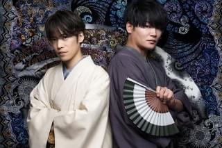 小野賢章（写真左）と細谷佳正の撮下ろしビジュアル