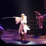 【この2.5次元がすごい】刀ミュ最新作、鶴丸国永と大倶利伽羅の2振りが見せた歴史ドラマ