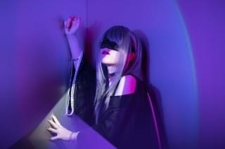 EDテーマ曲を担当するSERRA