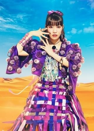 デュエットパートナーを務める「ももクロ」高城れに