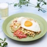 「すずめの戸締まり」特設カフェ、新宿にオープン ポテサラ焼うどんなど作中に登場したメニューも