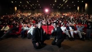 宇髄天元役の小西克幸がパリ＆ベルリンで舞台挨拶！