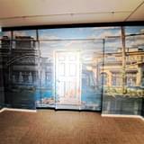 扉のビジュアルを使った展示入り口