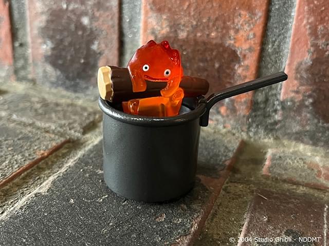 トミカに「ハウルの動く城」が新登場 「ハウル城」＆「カルシファー