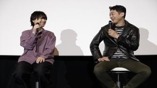 寺島惇太(写真左)、菱田正和監督