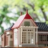 「となりのトトロ」サツキとメイの家がミニチュアハウスに 階段のどんぐり、ゆれる柱など細部まで再現