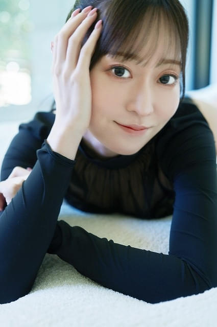 石飛恵里花の写真集「どのえりか？」11月15日発売 豊田萌絵