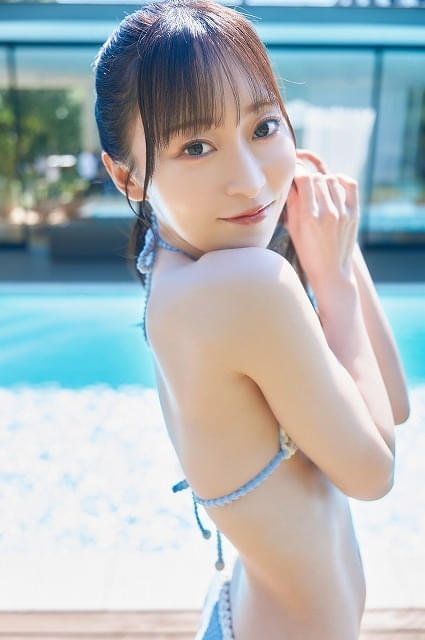 石飛恵里花の写真集「どのえりか？」11月15日発売 豊田萌絵