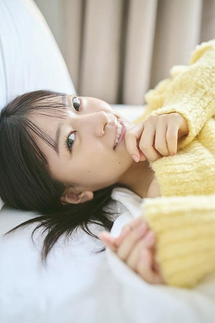 鈴原希実、デジタル写真集が発売 美背中が際立つワンピース姿、かわい