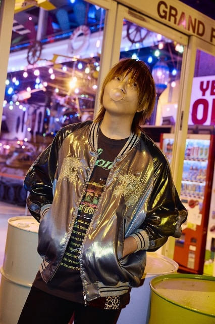 谷山紀章、50歳記念写真集が8月8日発売 高級ホテルでのセクシーカット