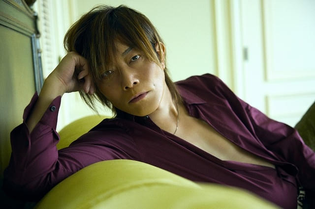 谷山紀章、50歳記念写真集が8月8日発売 高級ホテルでのセクシーカット