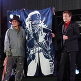 ジョニー・デップ「東京コミコン2025」に“降臨” 吹き替え声優・平田広明から暖簾を贈られご機嫌