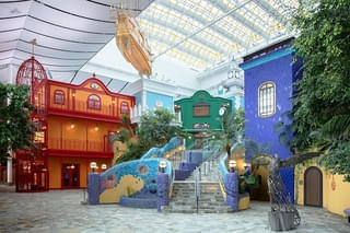 ジブリの大倉庫「中央階段」