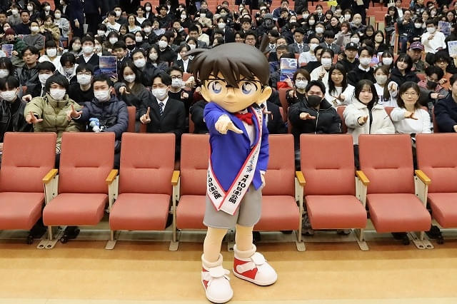 神奈川県警とコラボ中の「名探偵コナン ハイウェイの堕天使」 コナン君