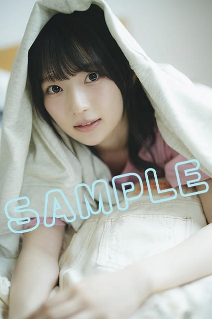 青木陽菜、1stフォトブックの表紙はかわいらしさと大人の美しさが共存