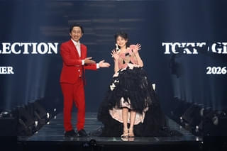 「えんとつ町のプペル 約束の時計台」コラボドレスを「キンコン」梶原雄太の娘・叶渚が着用 父とランウェイで初共演