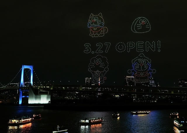 「100％ドラえもん＆フレンズ ドローンショー」の模様