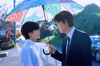 綾野剛×齋藤潤「カラオケ行こ！」ゴールデンウイークに復活上映 日替わり入場特典を配布、新規グッズの展開も予定