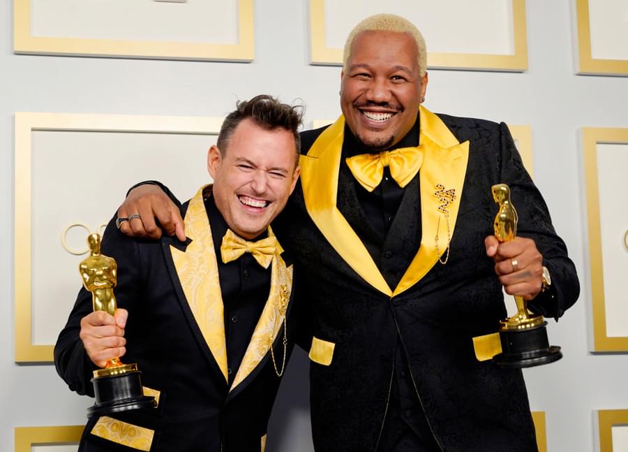 短編実写映画賞を受賞した「隔たる世界の2人」のマーティン・デズモンド・ローとレイボン・フリー