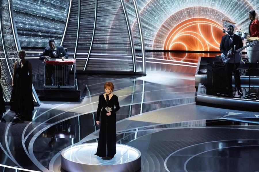 リーバ・マッキンタイアによるパフォーマンス