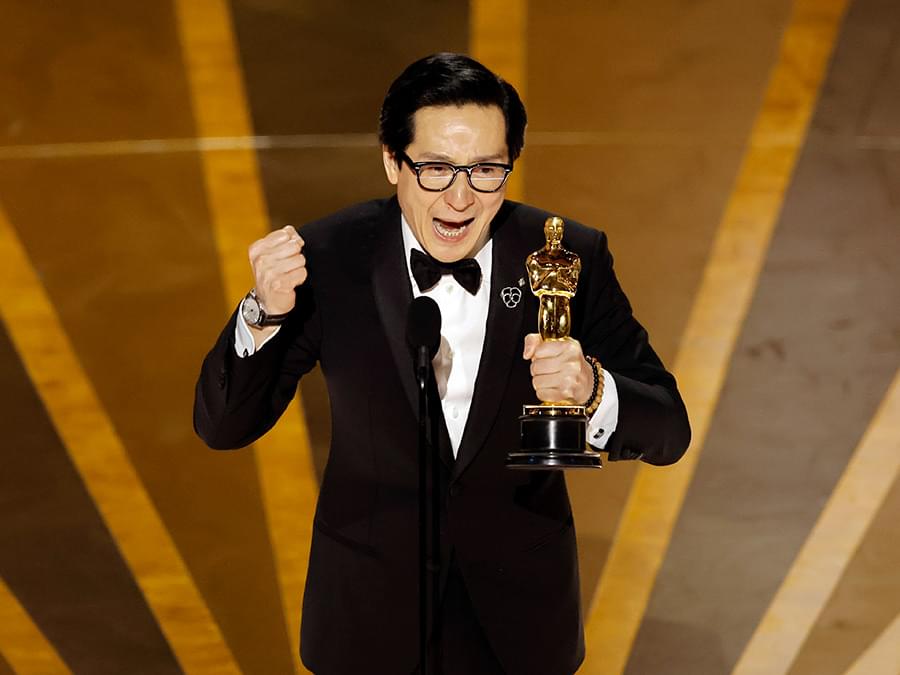 助演男優賞は「エブエブ」のキー・ホイ・クァン！