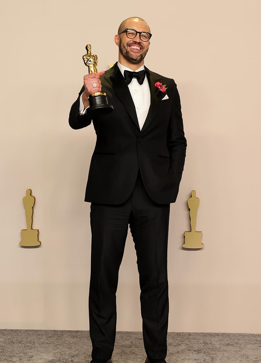 脚色賞を受賞したコード・ジェファーソン