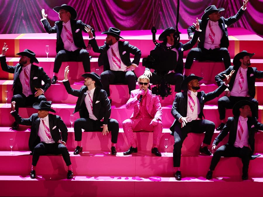 ライアン・ゴズリングが「I'm Just Ken」（「バービー」）を生披露