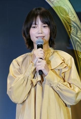 新星・當真あみ、初の舞台挨拶に「とても緊張」 宮崎あおいは「お母さんのような気持ち」
