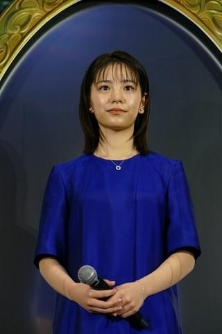 新星・當真あみ、初の舞台挨拶に「とても緊張」 宮崎あおいは「お母さんのような気持ち」