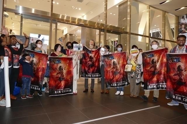 公開記念舞台挨拶にはファン500人が駆け付けた