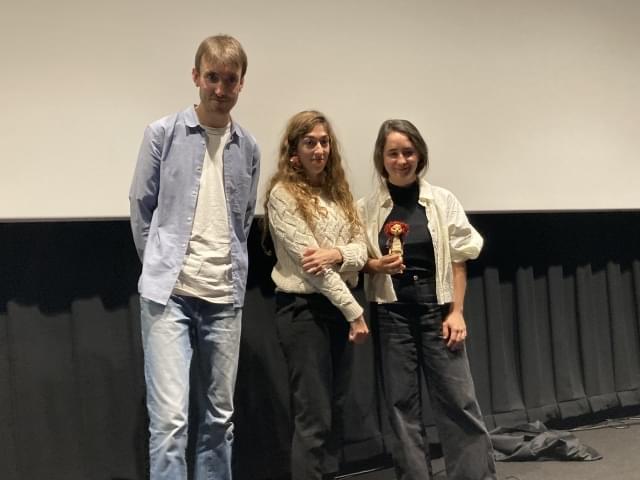 フレデリック・エバン、ルイーズ・メルカディエ、エロイーズ・フェルレ(左から)