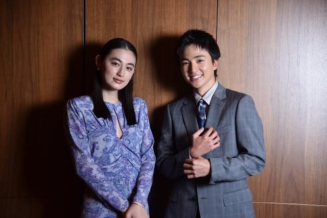 （左から）八木莉可子、木戸大聖