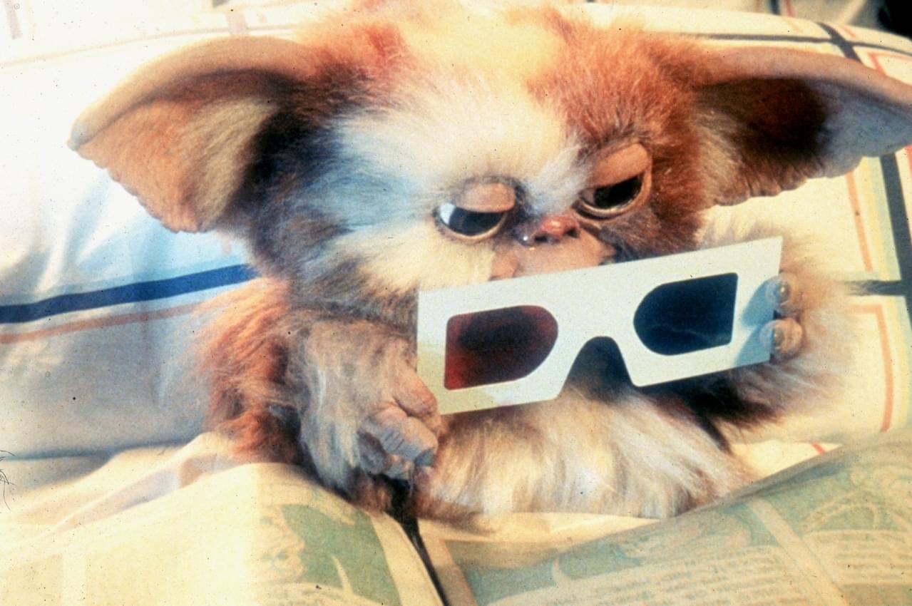 【金曜ロードショー放送】「グレムリン」見どころ紹介 主人公の強すぎる母、ギズモを動かした特撮技術など