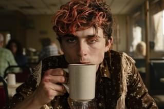 T・シャラメ主演＆プロデュースの血まみれ純愛ホラー「ボーンズ アンド オール」のメイキング映像