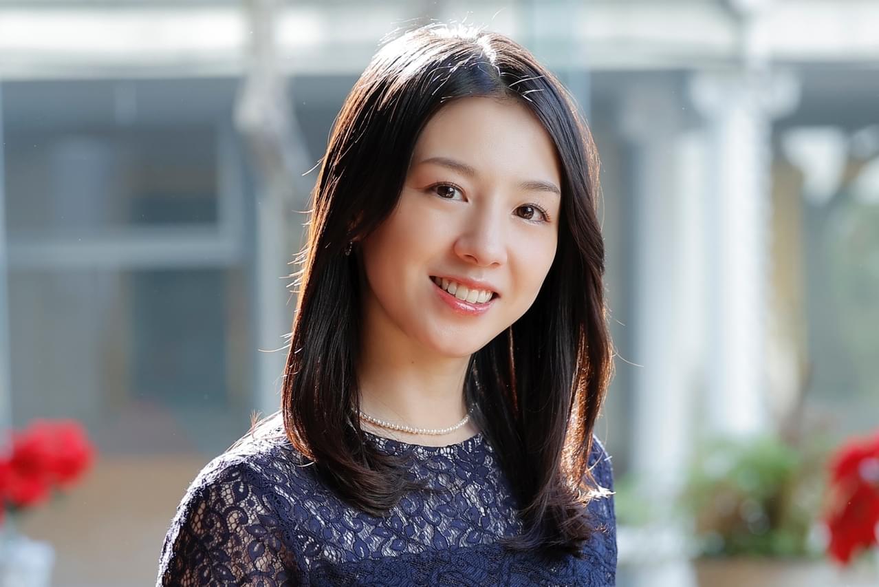 桜庭ななみ、恋愛ドラマに初挑戦！ 恋に臆病な30代女性×40代イケオジの不器用なラブストーリー「全力で、愛していいかな？」