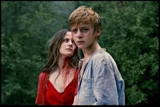 孤独な少年少女が狂気の逃避行 絶対的な愛の物語「依存魔」予告編