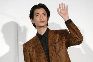 吉沢亮、欲しいクリスマスプレゼントは？ 優等生発言直後に“ブラック”な本音