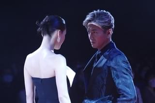木村拓哉＆綾瀬はるか、レッドカーペットで“にらみ合い” 「レジェンド＆バタフライ」ジャパンプレミア