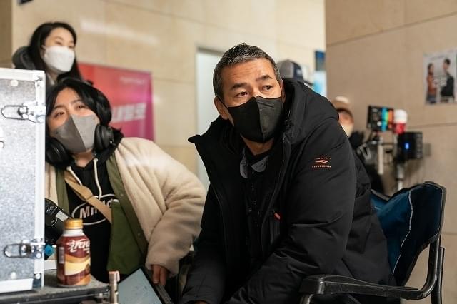 「アンダー・ユア・ベッド」撮影中のSABU監督