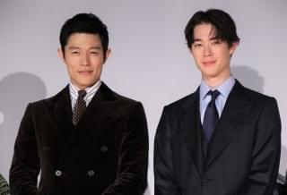 鈴木亮平＆宮沢氷魚、キスシーン秘話を明かす 役名ではなく本名を呼ぶ演出に驚き