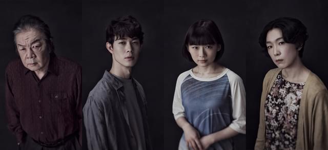 裕福な家庭に次第に寄生する金田一家を演じる