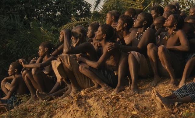 全員で日の入りを見るのが日課のディオラ族