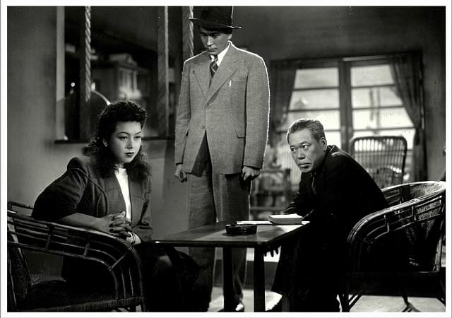 「地下街の弾痕」