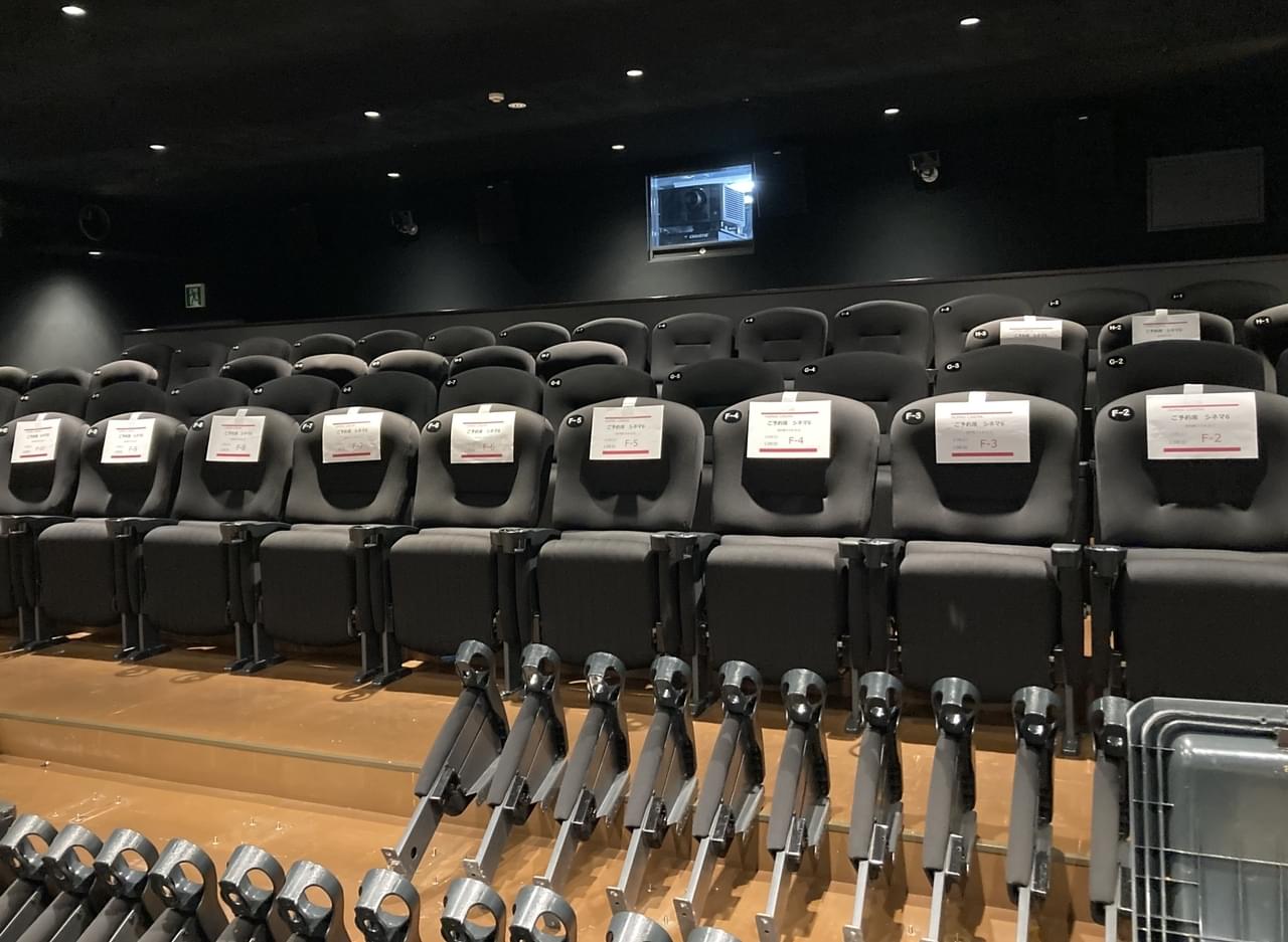 「閉館する映画館にしかできないことをしたかった」2スクリーン閉館で椅子販売の池袋HUMAXシネマズ支配人、椅子購入者に聞く