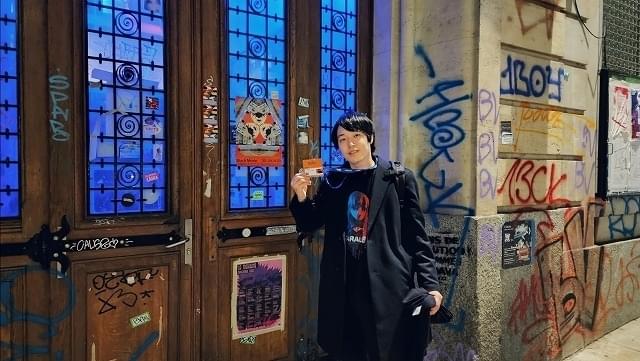 映画館「Spoutnik」前の田中大貴監督