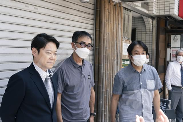 （左から）阿部サダヲ、原作者・池井戸潤、本木克英監督