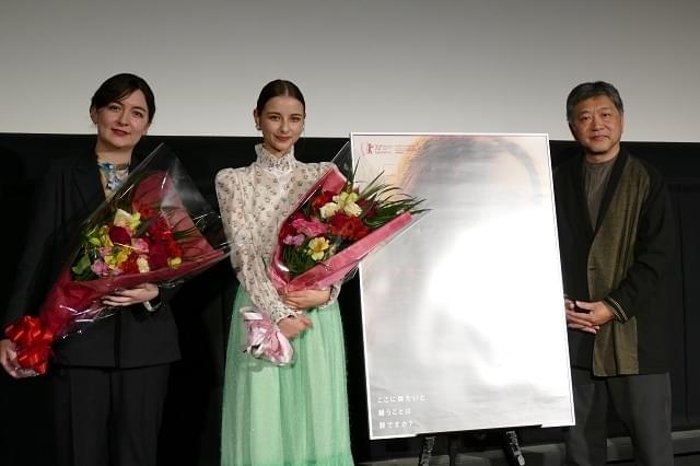 是枝裕和監督、川和田恵真監督＆嵐莉菜を祝福 「マイスモールランド」凱旋記念舞台挨拶に駆けつける