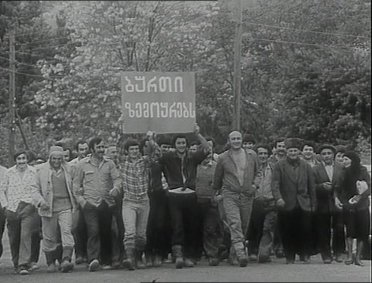 「オタール・イオセリアーニ映画祭」トビリシ内戦を映した日本初公開作「唯一、ゲオルギア」の本編映像、場面写真