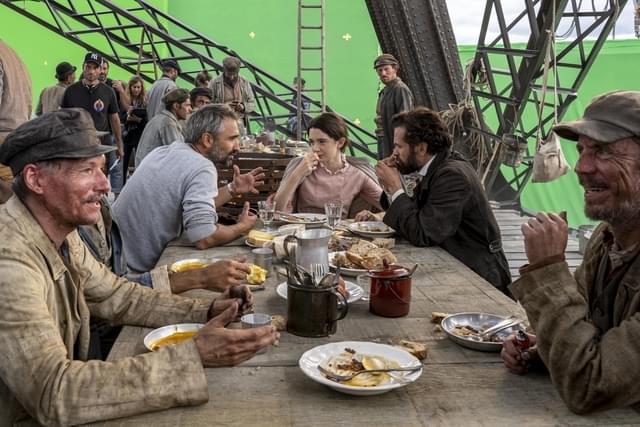 メイキングスチールも公開