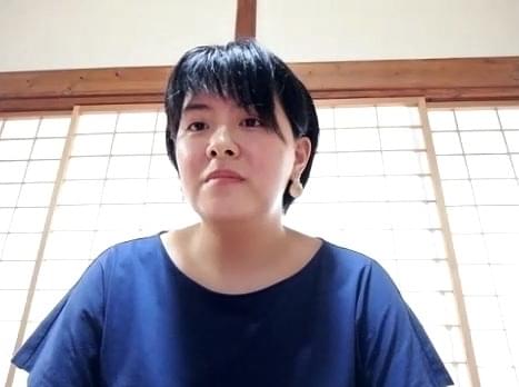 オンラインインタビューに応じる金澤楓さん。